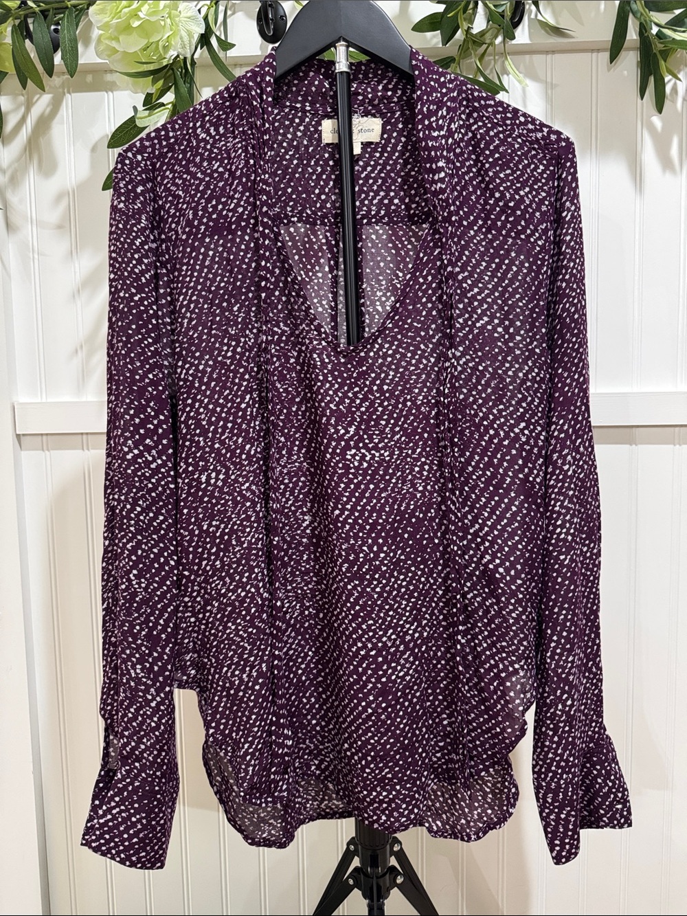 #330 ANTHROPOLOGIE CLOTH & STONE Purple & White Tie V-Neck Blouse